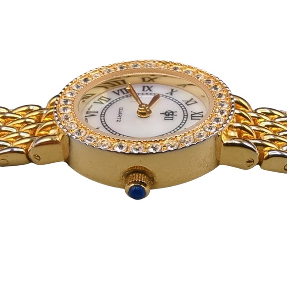 Gv2 Gevril gold tone Women's wrist watch with mother of pearl face - Picture 6 of 6